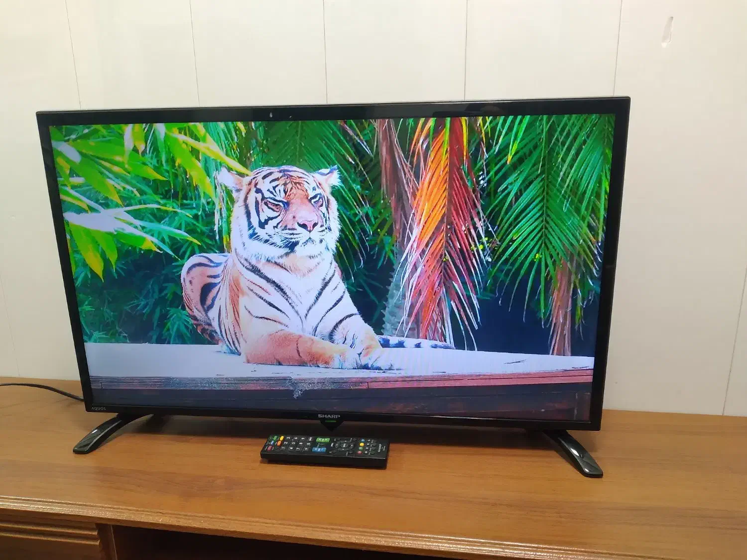 ال ای دی ۳۲اینج شارپ درحدصفر۲ماه کارنکرده|تلویزیون و پروژکتور|سنندج, |دیوار