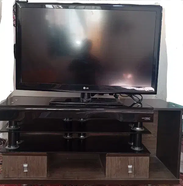 تلویزیون ال جی 42اینچ توضیحات رو حتما بخونید|تلویزیون و پروژکتور|سیرجان, |دیوار