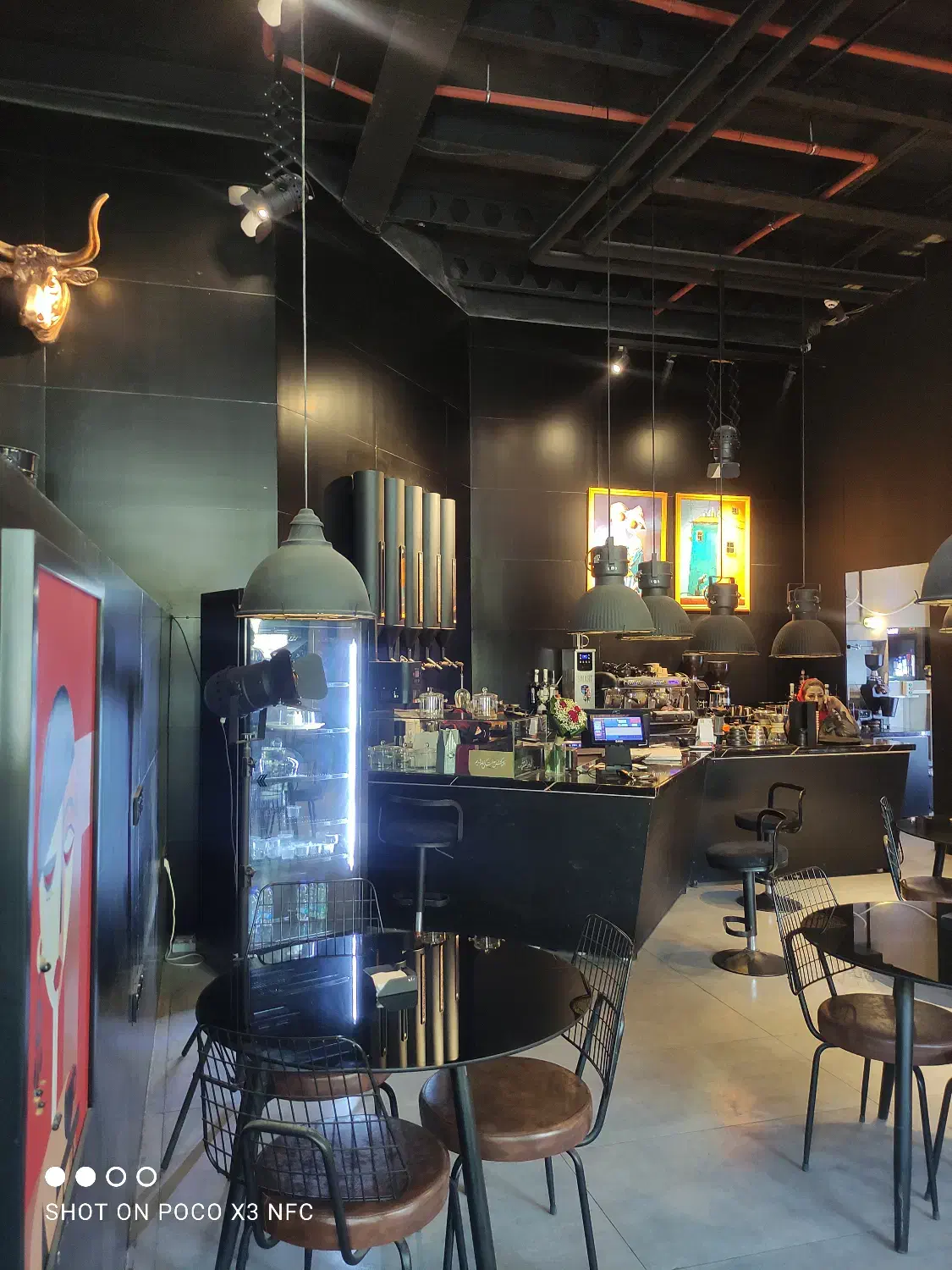 ویتر وباریستا|استخدام خدمات فروشگاه و رستوران|تهران, صاحب الزمان|دیوار