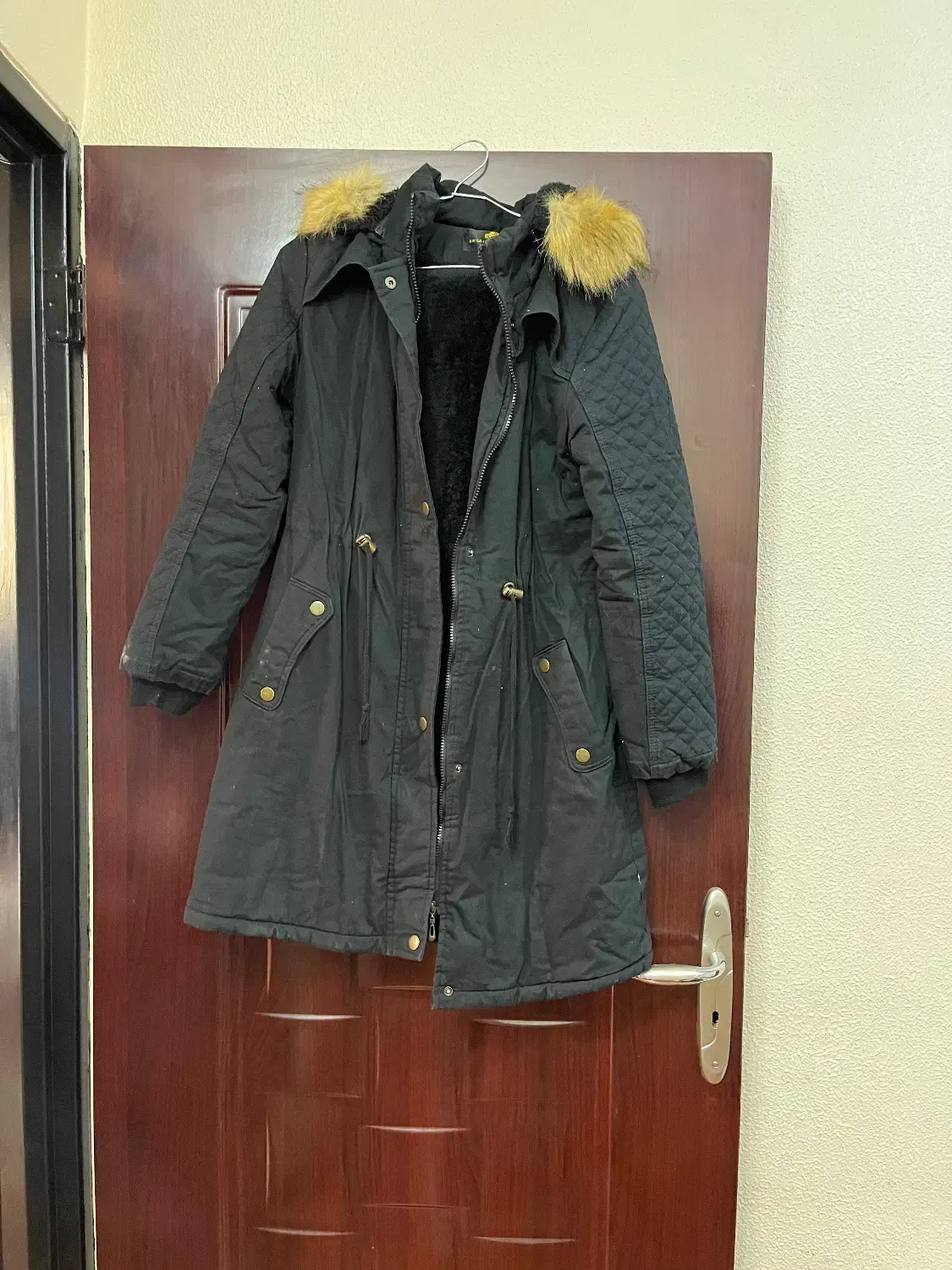 کاپشن|لباس|شاهینشهر, نظامی|دیوار