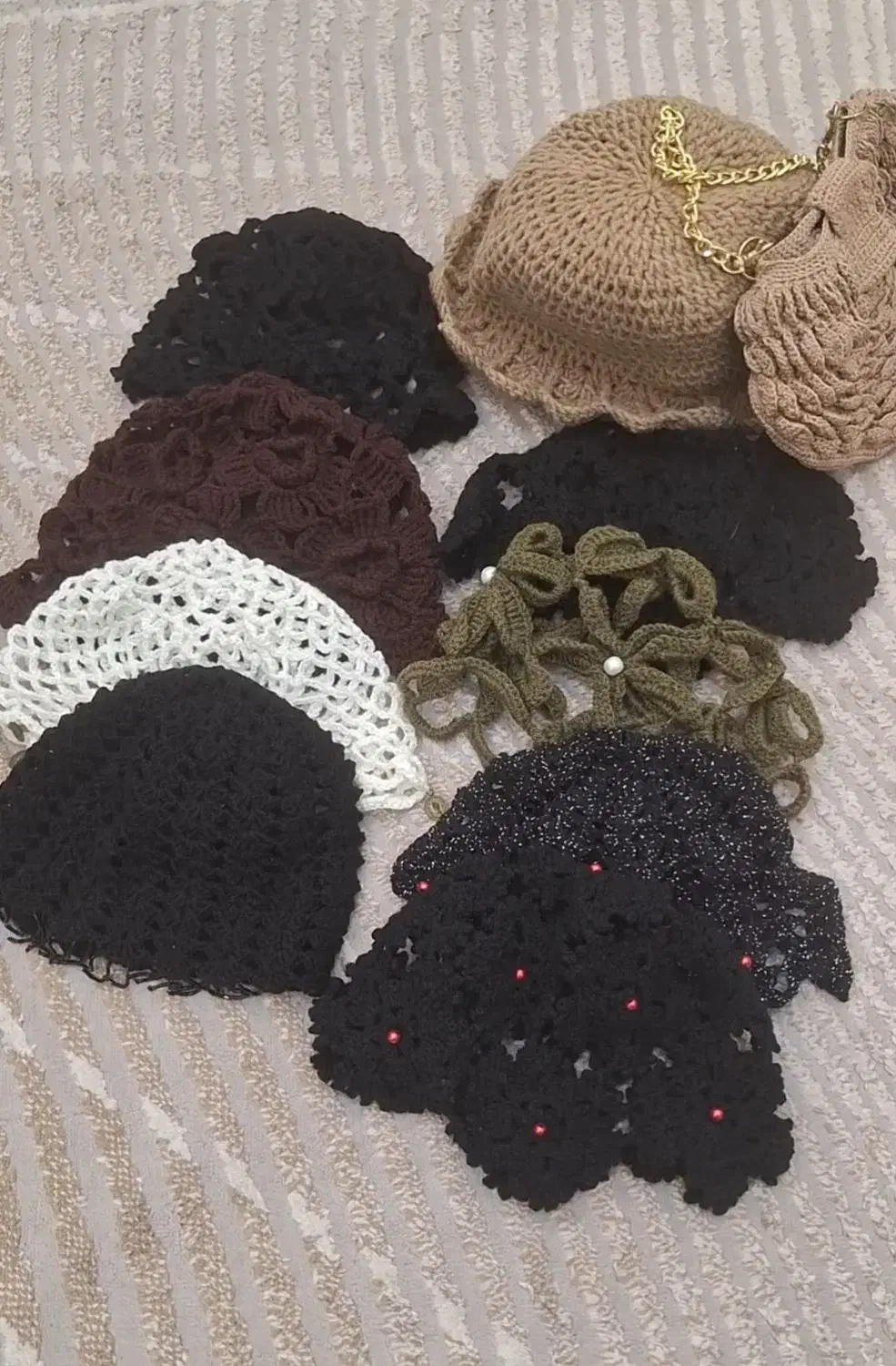 بافت انواع کلاه|لوازم خیاطی و بافتنی|آستانه اشرفیه, |دیوار