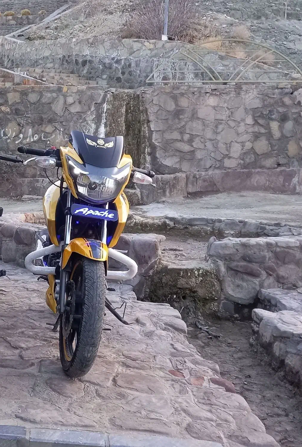 آپاچی|موتورسیکلت|زاوه, |دیوار