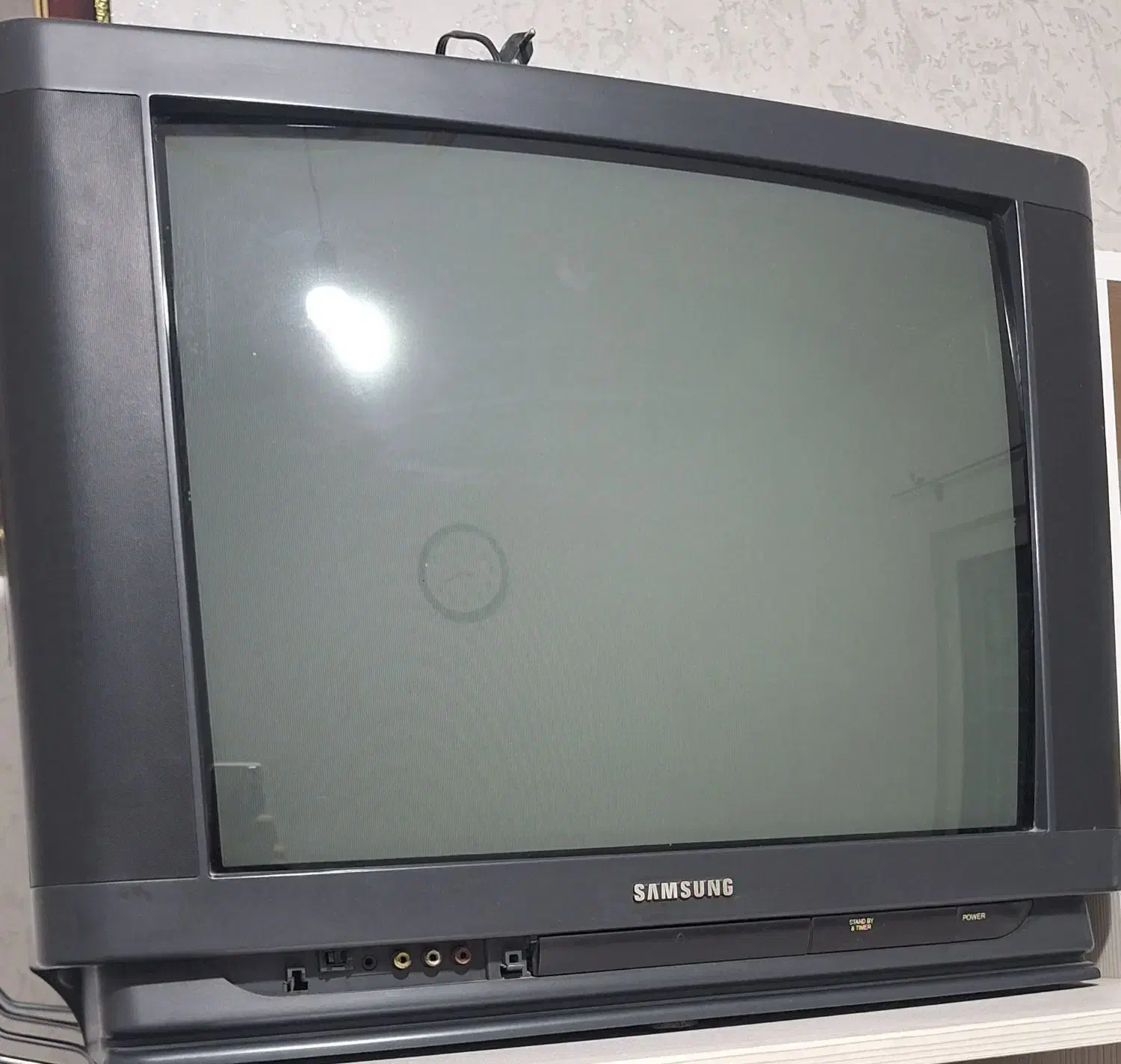 تلویزیون|تلویزیون و پروژکتور|پرند, فاز ۲|دیوار