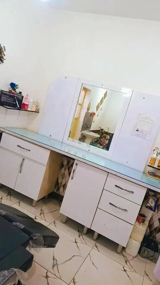 دکورارایشی|آرایشگاه و سالن‌های زیبایی|خان ببین, |دیوار