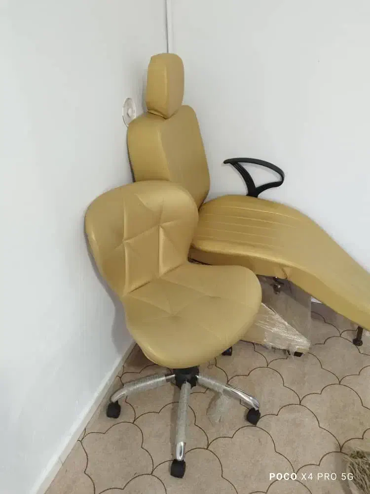 صندلی برای میکاپ و غیره|آرایشگاه و سالن‌های زیبایی|قرچک, میرزائی شمالی|دیوار