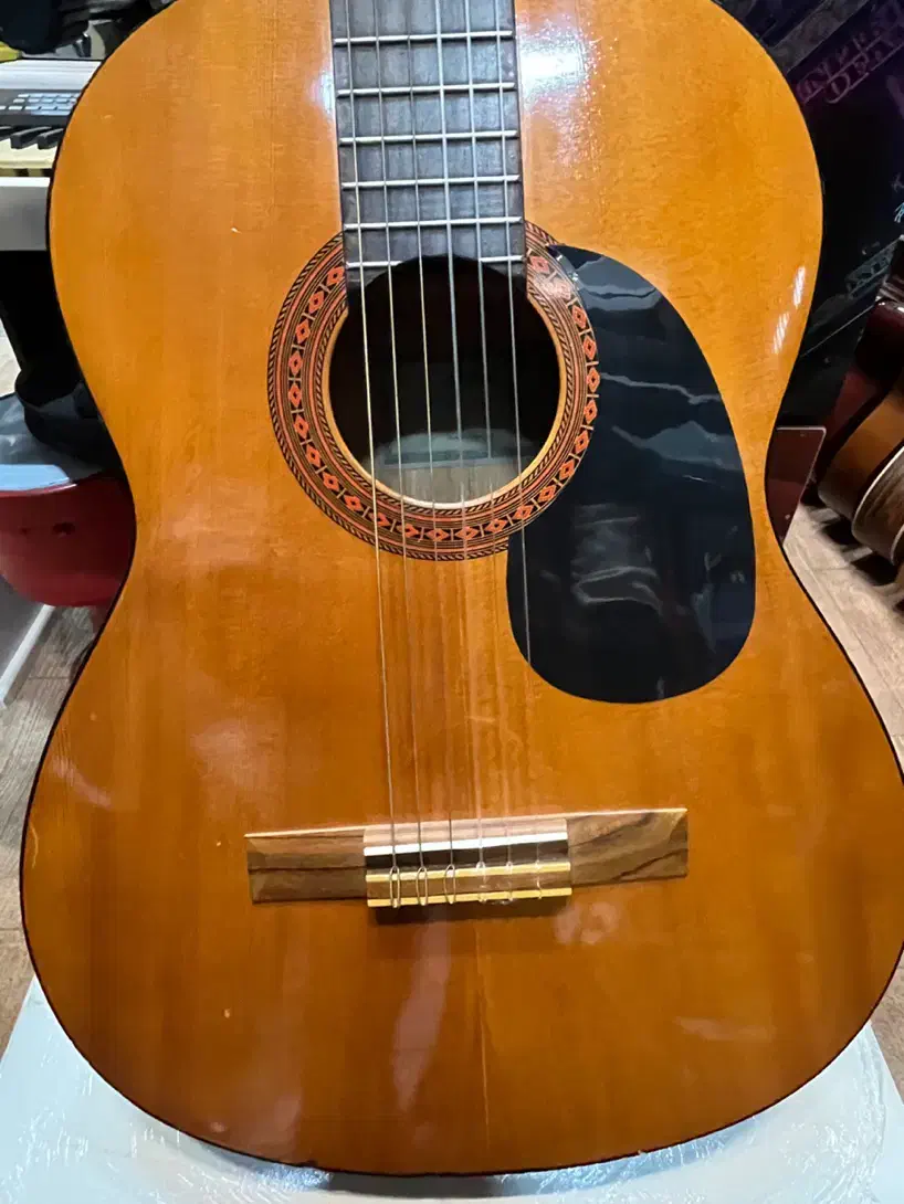 گیتار کلاسیک یاماهاc40اندونزی اصل سری قدیم کارکرده|گیتار، بیس، امپلیفایر|لاهیجان, انقلاب|دیوار