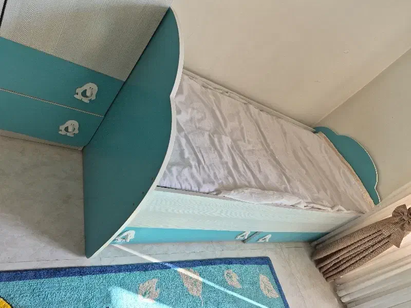 تخت و کمد و ویترین با رنگ آبی|تخت و سرویس خواب|اصفهان, کوجان|دیوار