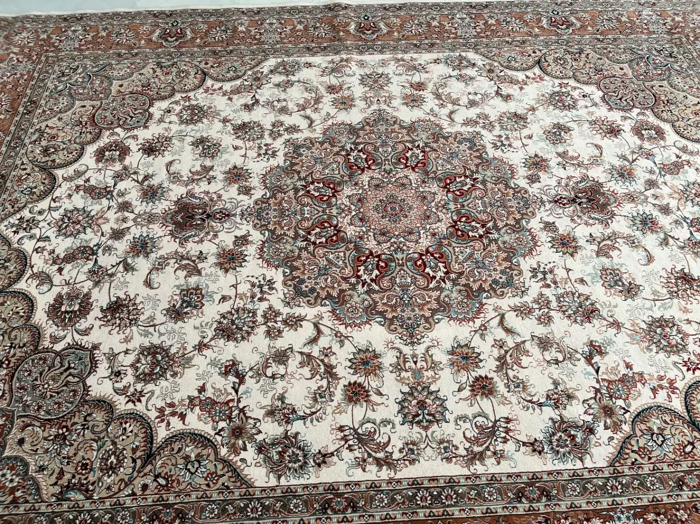 فرش ۷۰۰ شونه|فرش|قائن, |دیوار