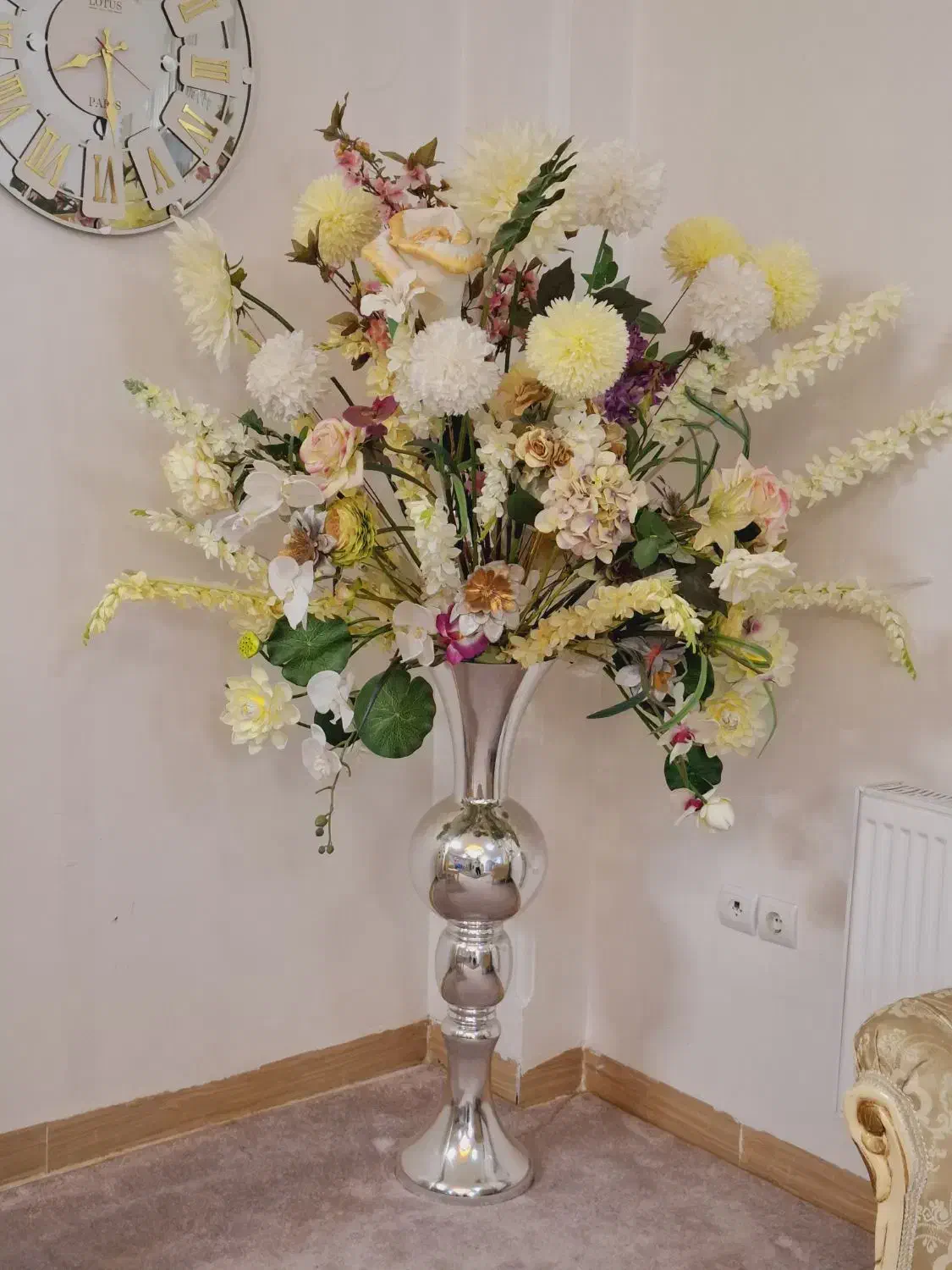 گلدان کلاسیک و گل مصنوعی|گل مصنوعی|ایلام, |دیوار