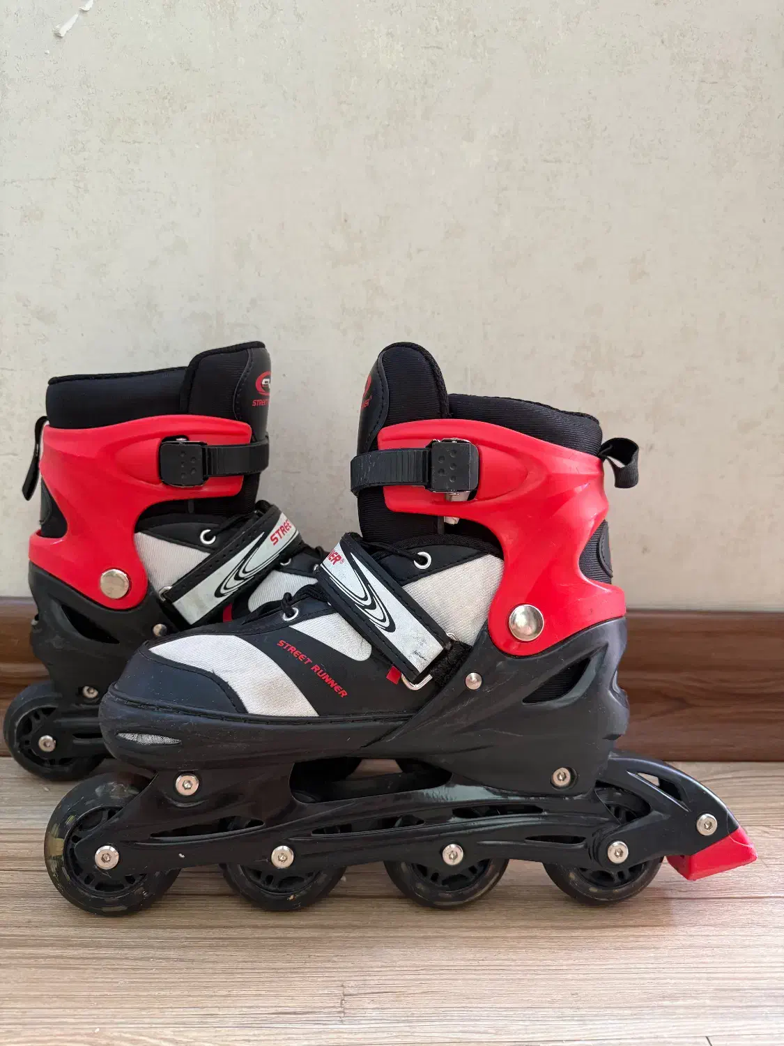 کفش اسکیت نیمه حرفه ای و تمیز|دوچرخه، اسکیت، اسکوتر|اصفهان, خواجو|دیوار