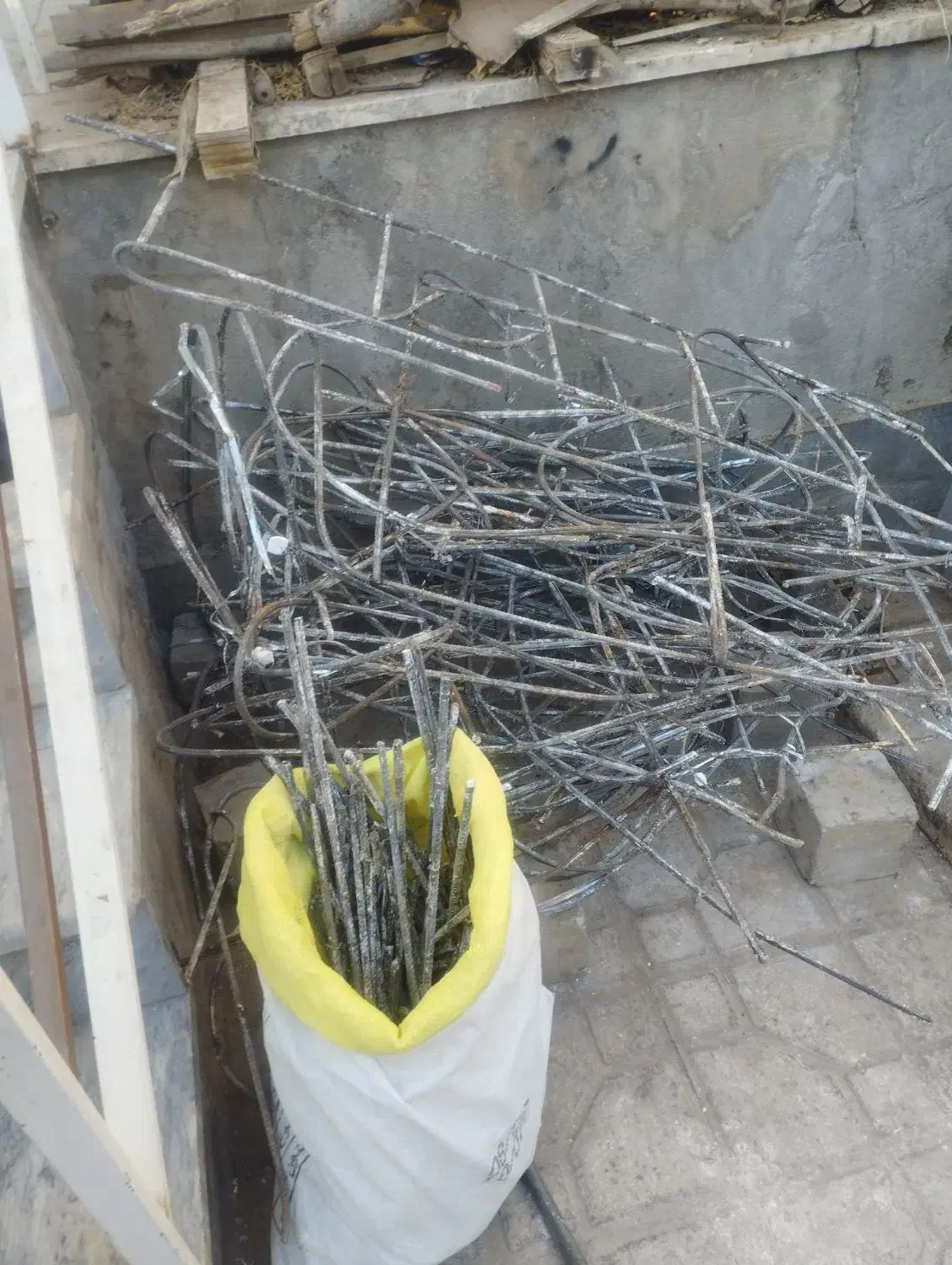 میلگرد ضایعات|مصالح و تجهیزات ساختمان|ساوه, |دیوار