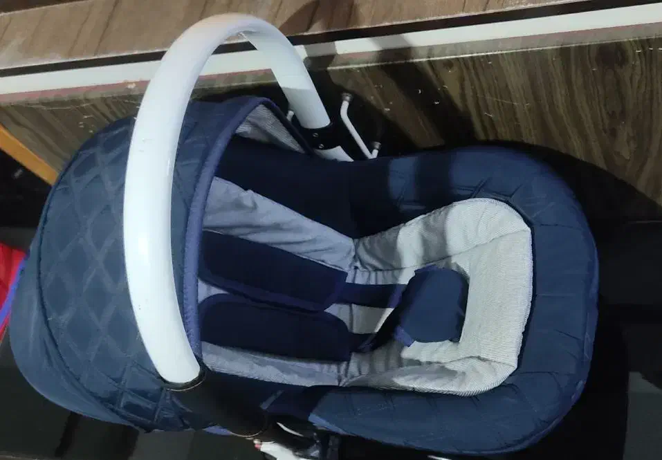 کریر کودک در حد نو|اسباب و اثاث بچه|کبودرآهنگ, |دیوار