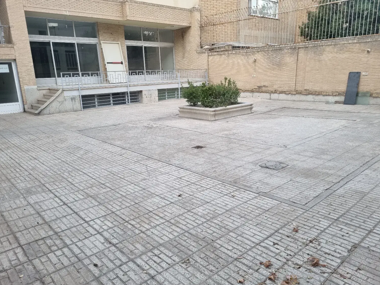 فروش خانه ی ۴۸۰ متری ویلایی بازسازی شده ی با صفا|فروش زمین و ملک کلنگی|اصفهان, همدانیان|دیوار