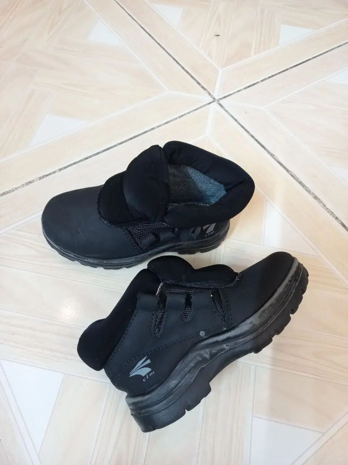 پوتین بچگانه|کفش و لباس بچه|باقرشهر, |دیوار