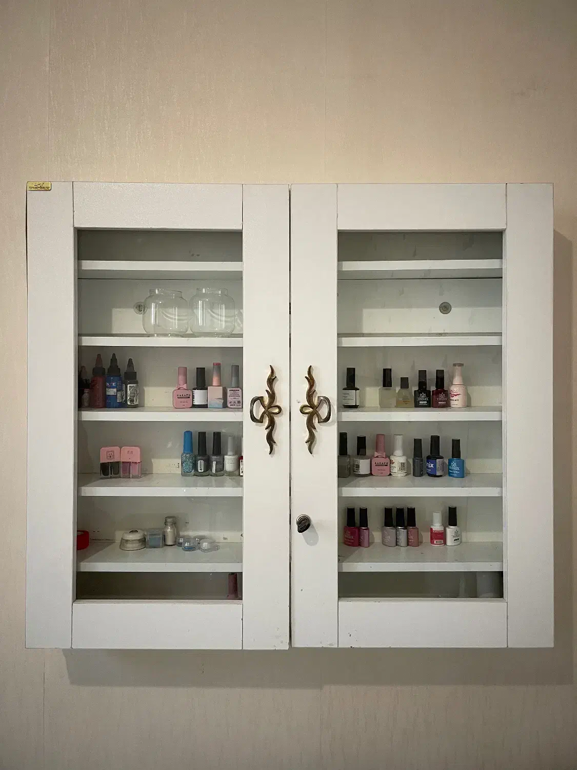 میز ناخن با استند،صندلی تاتو،۱۵۰۰ت|آرایشگاه و سالنهای زیبایی|اندیشه, اندیشه فاز ۱|دیوار