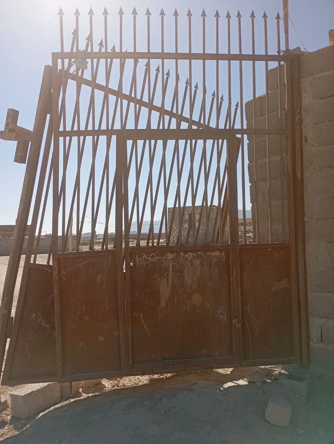 درب بزرگ باغ وویلای|مصالح و تجهیزات ساختمان|سراوان, |دیوار