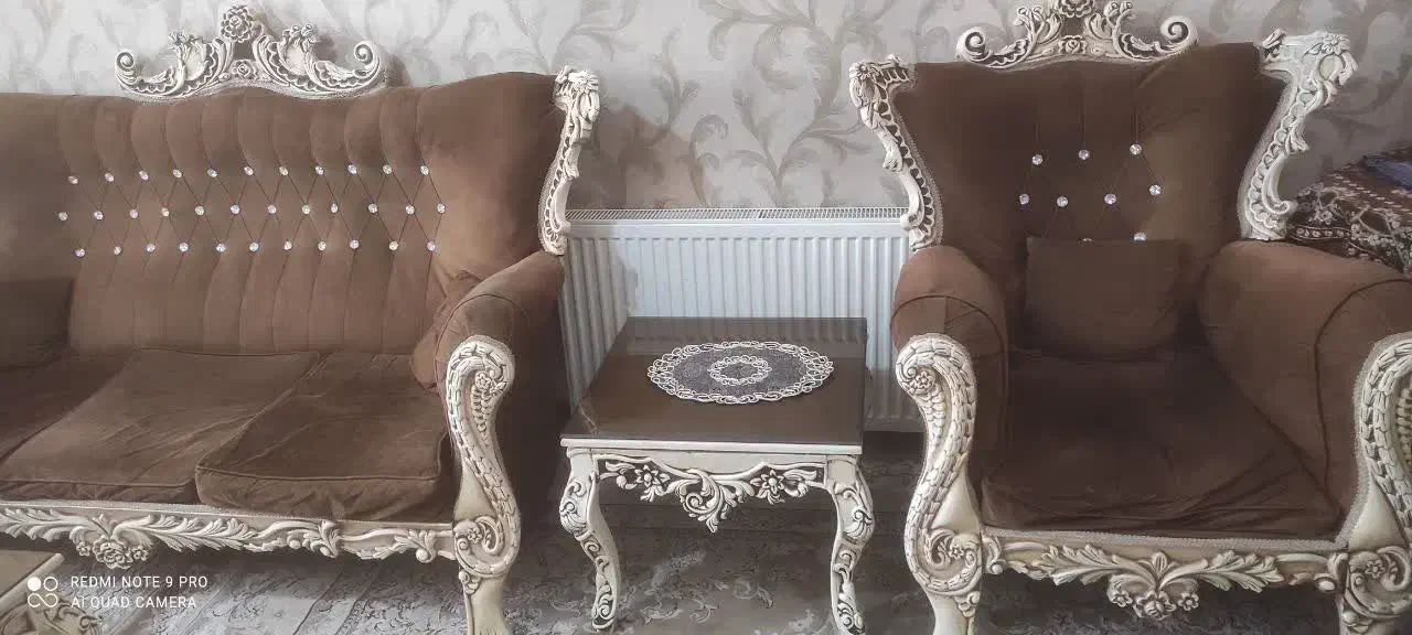 مبل هفت نفره همراه با جلو مبلی و دو میز عسلی|مبلمان خانگی و میز عسلی|اسلامشهر, شهرک مصطفی خمینی|دیوار