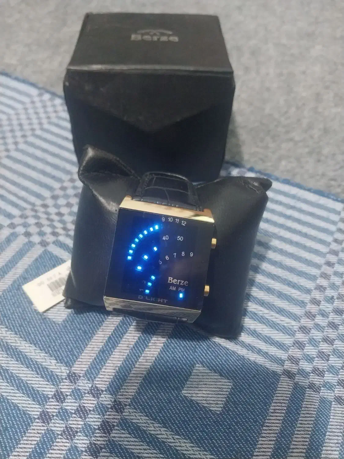 ساعت مچی دیجیتالی|ساعت|اندیشه, اندیشه فاز ۱|دیوار