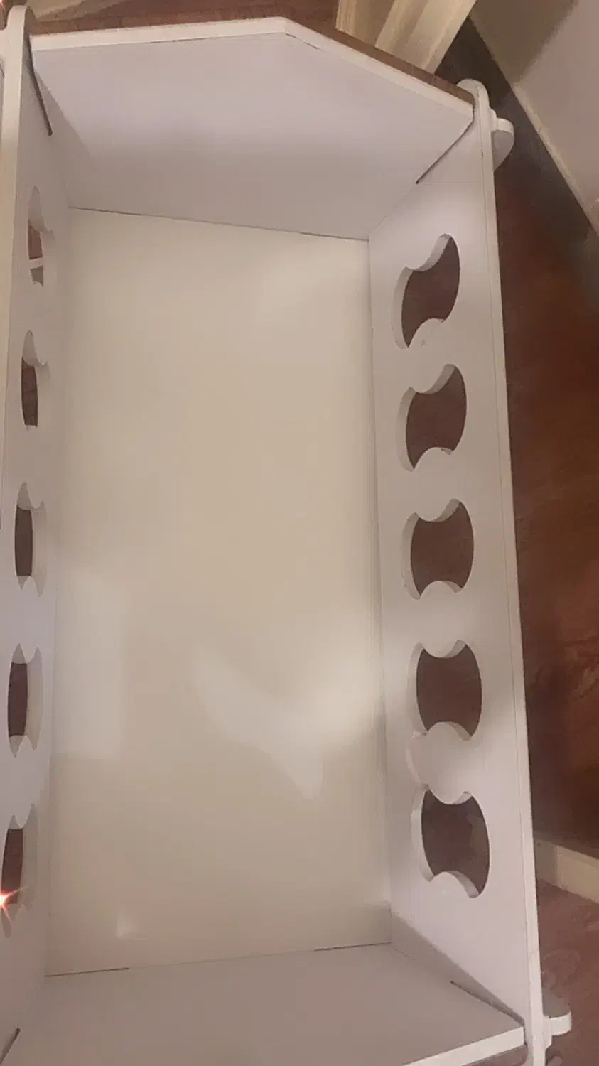 کلبه نوزاد|تخت و صندلی بچه|رباط‌کریم, رباط‌کریم|دیوار