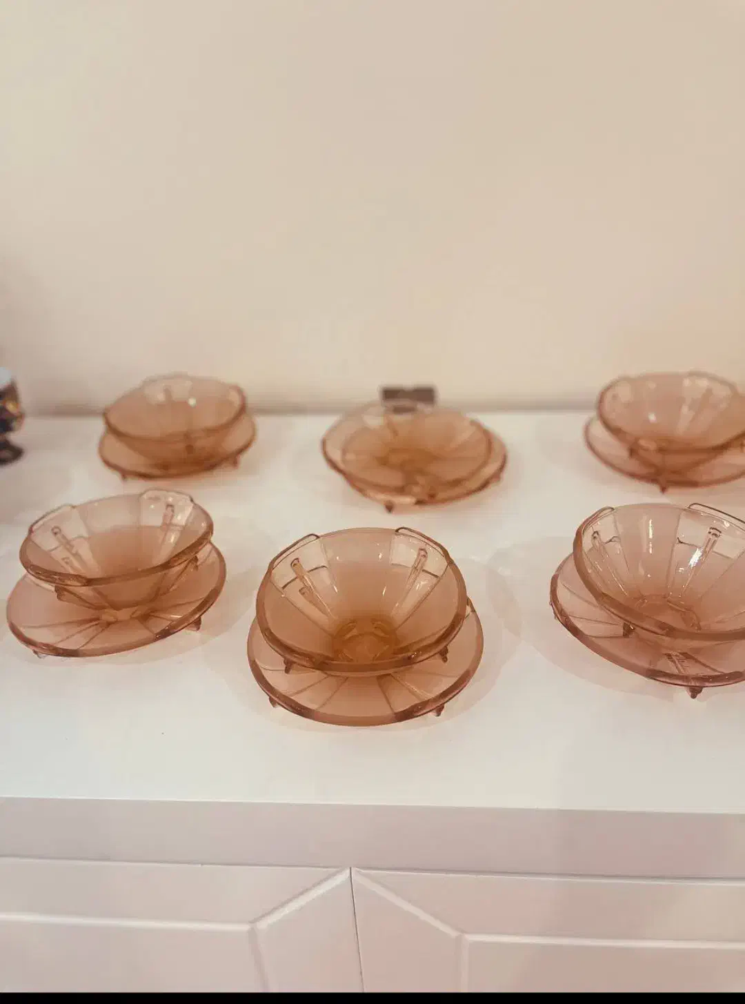 سرویس  قدیمی صورتی متعلق به ۶۰ سال پیش|کلکسیون اشیاء عتیقه|رودهن, |دیوار