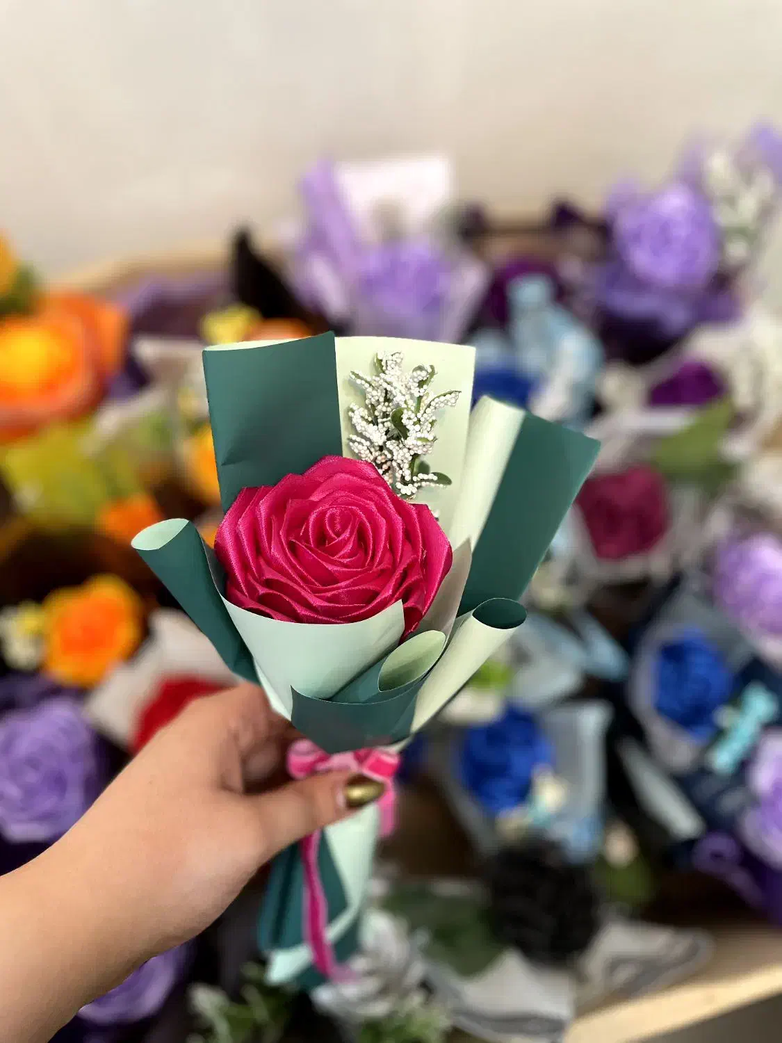 گل رز|گل مصنوعی|صومعه‌سرا, |دیوار