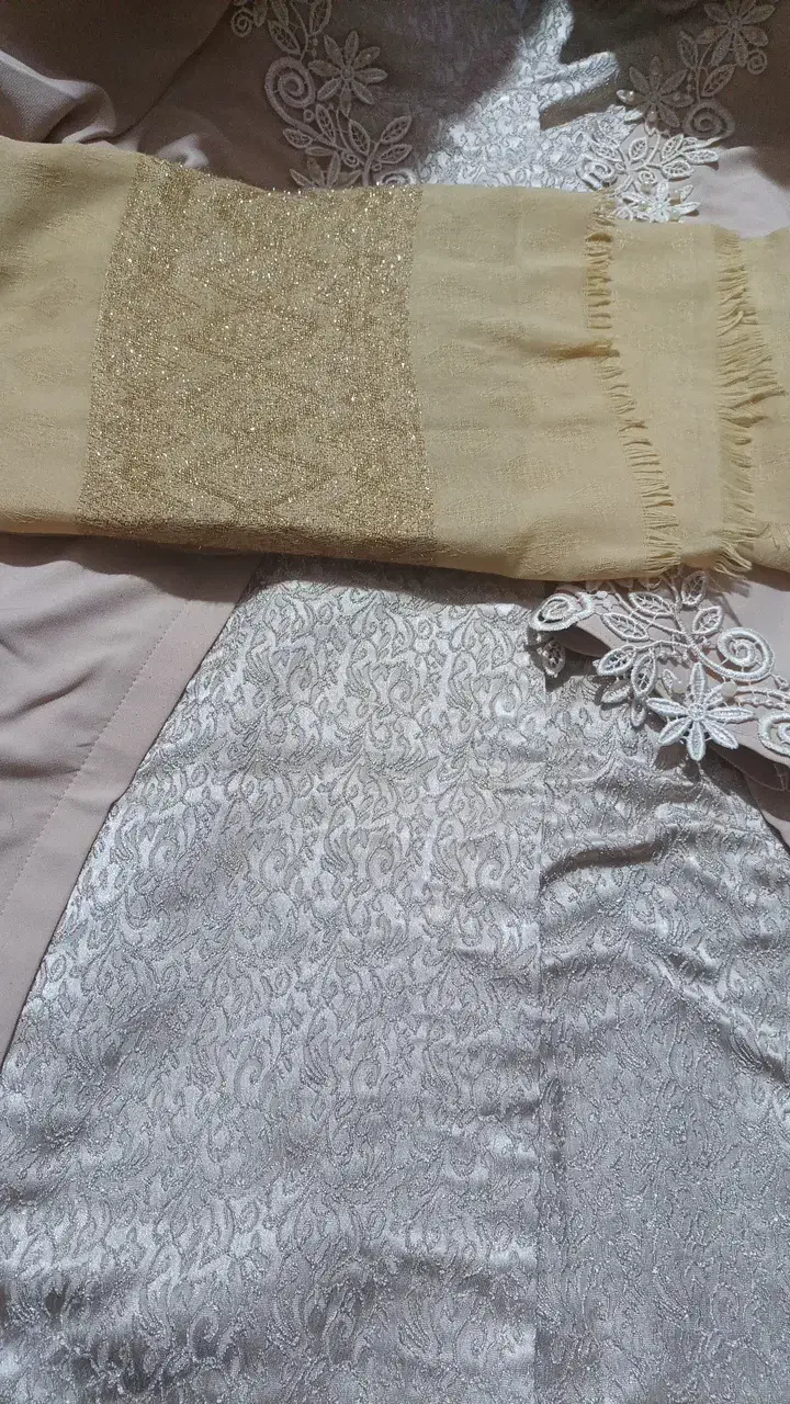 مانتو همراه با شال|لباس|خوی, |دیوار