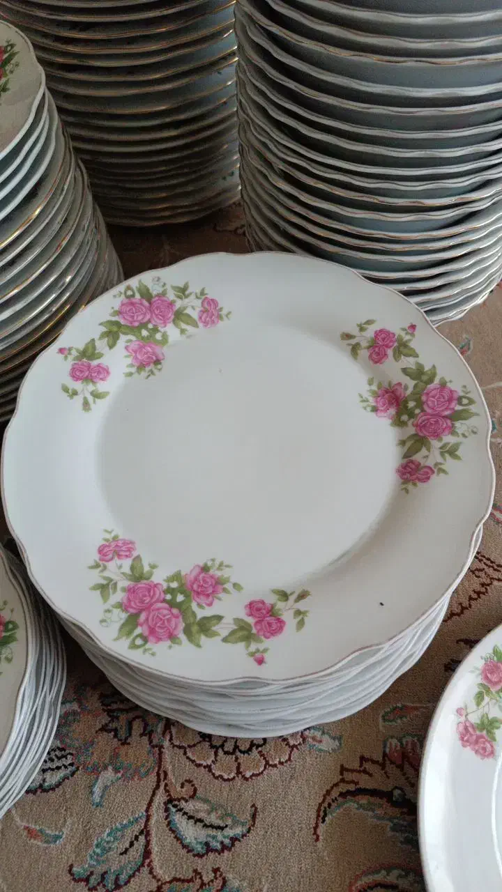 چینی کلکسیونی گل سرخی|کلکسیون اشیاء عتیقه|قرچک, داوود آباد|دیوار