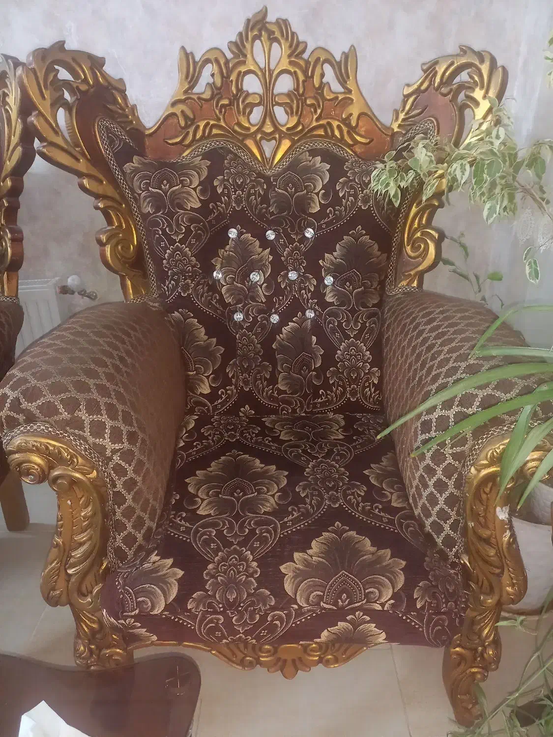 دو دست مبل ۷ نفره سلطنتی ۴ میلیون و راحتی ۶ تومن|مبلمان خانگی و میز عسلی|مبارکه, |دیوار