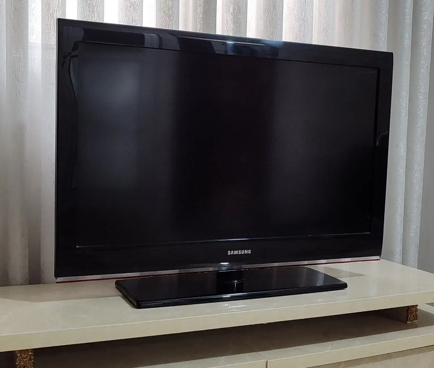 تلویزیون و میز تلویزیون|تلویزیون و پروژکتور|چهاردانگه (تهران), |دیوار