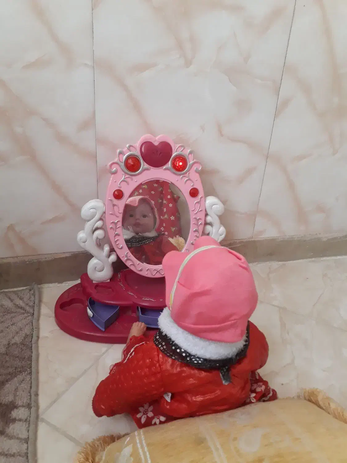 میز ارایش و جغجغه و استند تولد و کتاب حمام|اسباب و اثاث بچه|ری, علایین|دیوار