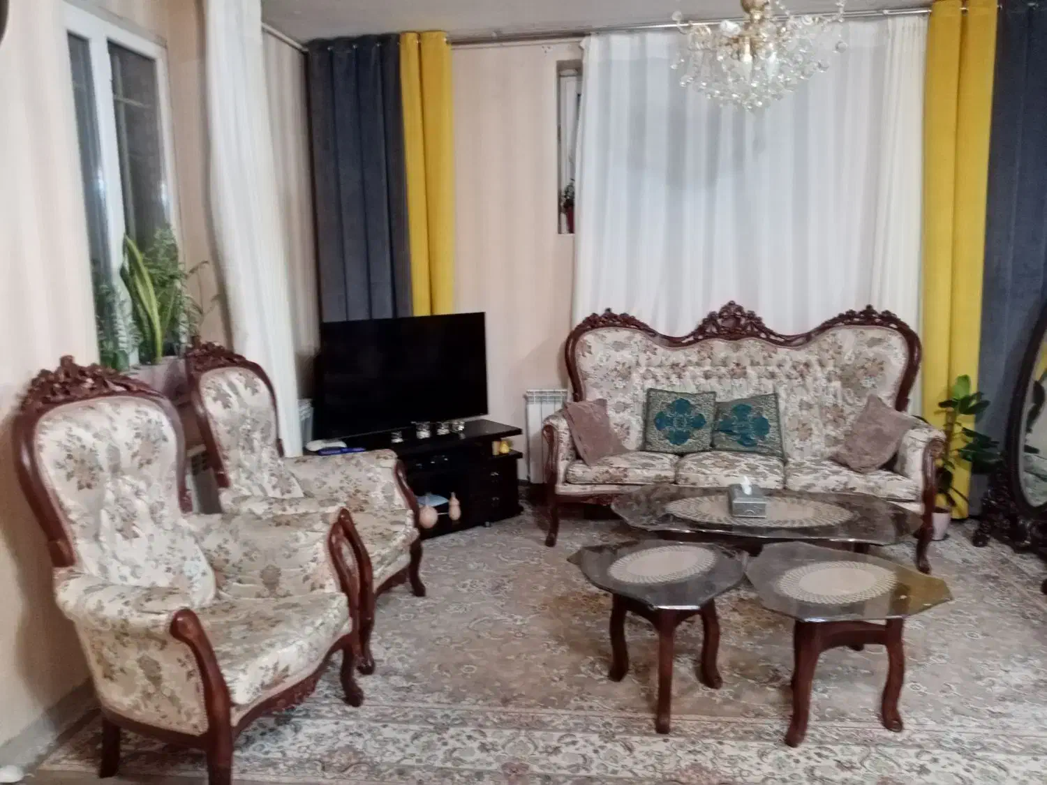 رو مبلی در حد نو 9نفره|مبلمان خانگی و میز عسلی|همدان, |دیوار