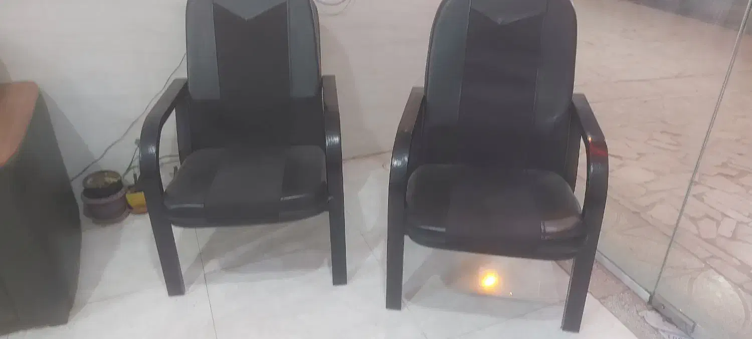 فروش تعدادی میز در حد نو و صندلی اداری|مبلمان اداری|کرمان, |دیوار