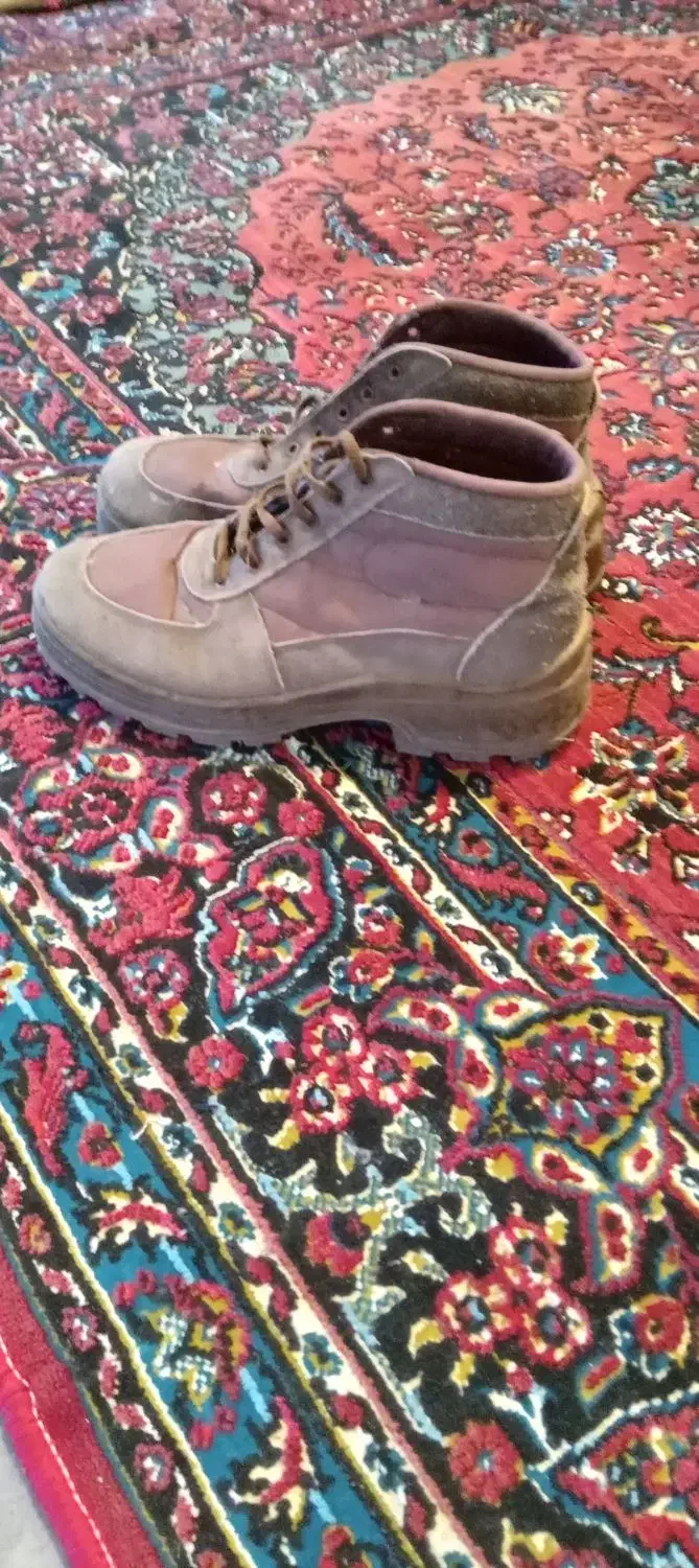 پوتین یا کفش کار جنس اصل فقط یک بار پوشیده شده|کیف، کفش، کمربند|رشت, لاکان|دیوار