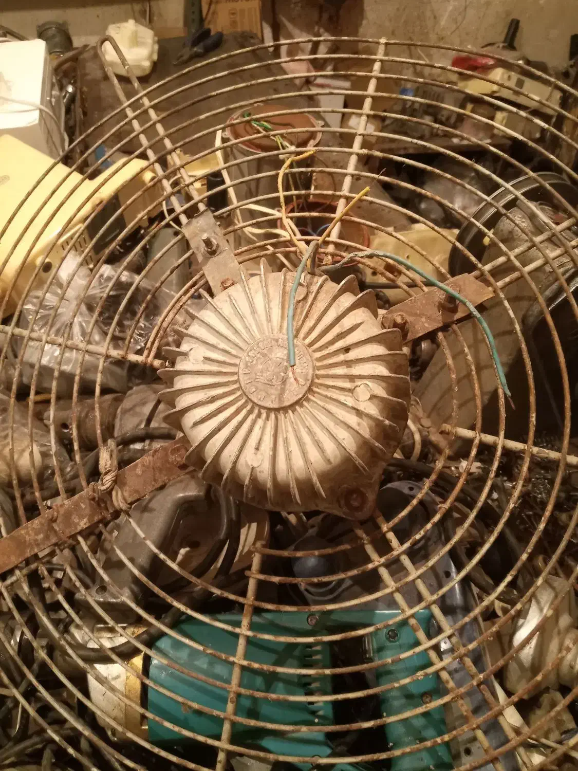 فن تهویه تگ فاز دو عدد  سیم پیچ فابریگ قدیمی|پنکه و تصفیه‌کنندهٔ هوا|نمین, |دیوار