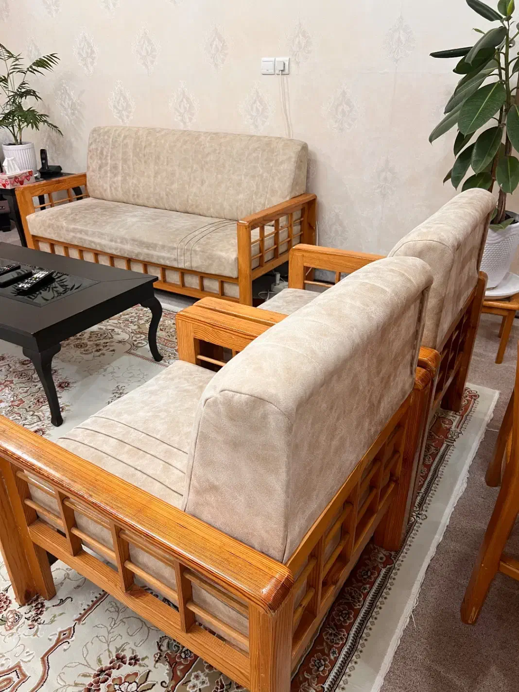 ست مبلمان هفت نفره و میز غذاخوری با چوب نراد|مبلمان خانگی و میز عسلی|بندر انزلی, معلم|دیوار