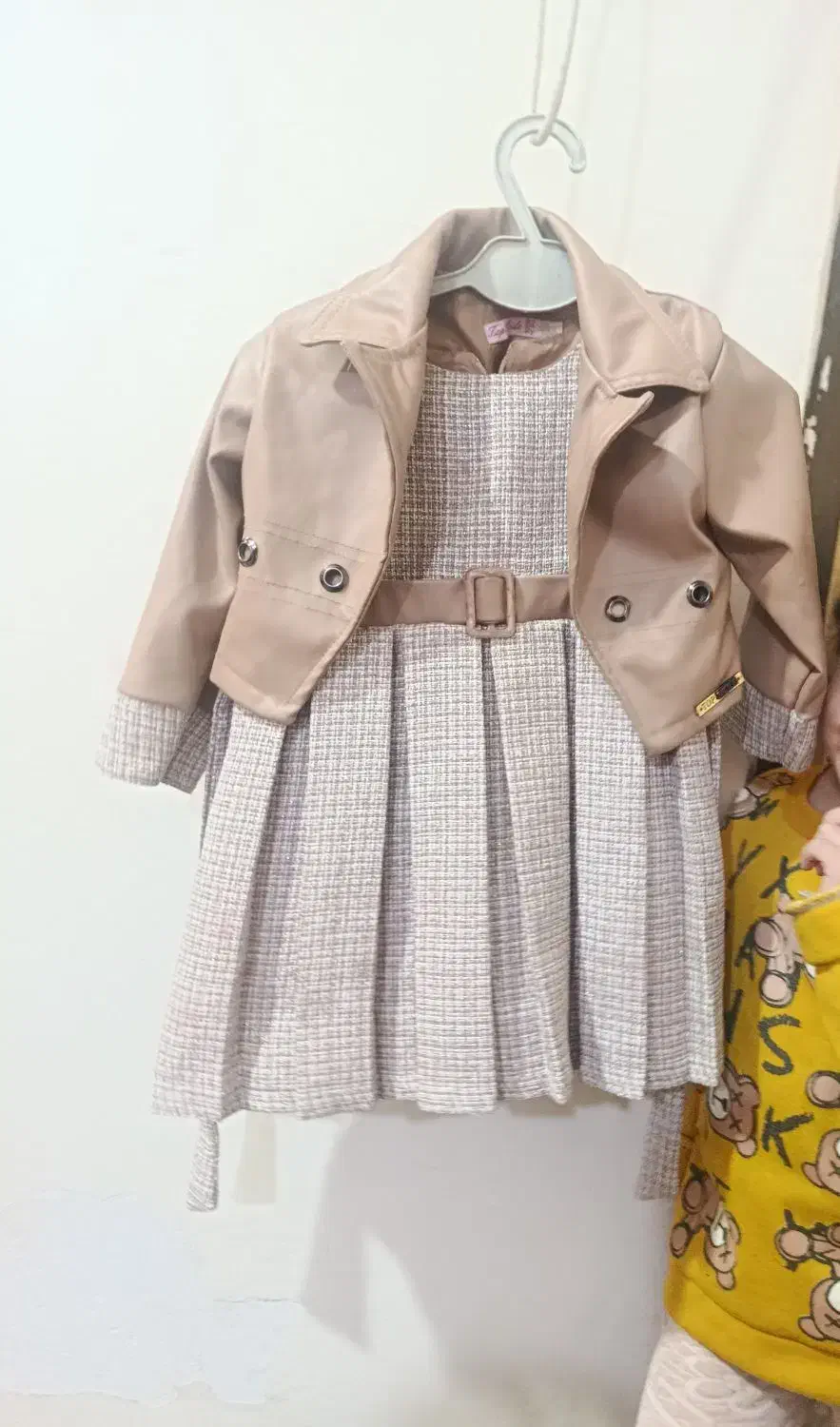 لباس مجلسی|لباس|باوی, |دیوار