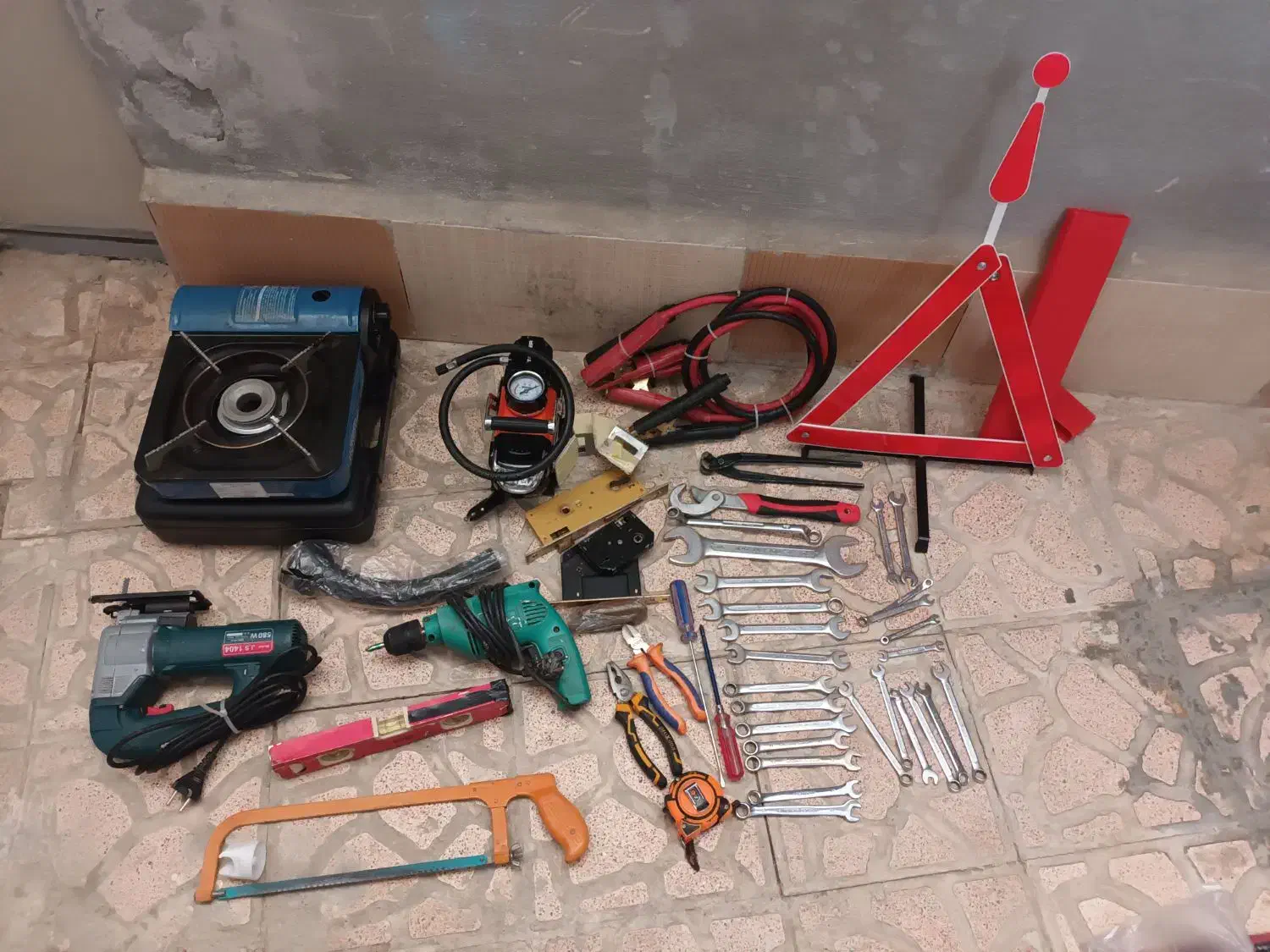 تعدادی ابزارالات|ابزارآلات|خواجه, |دیوار