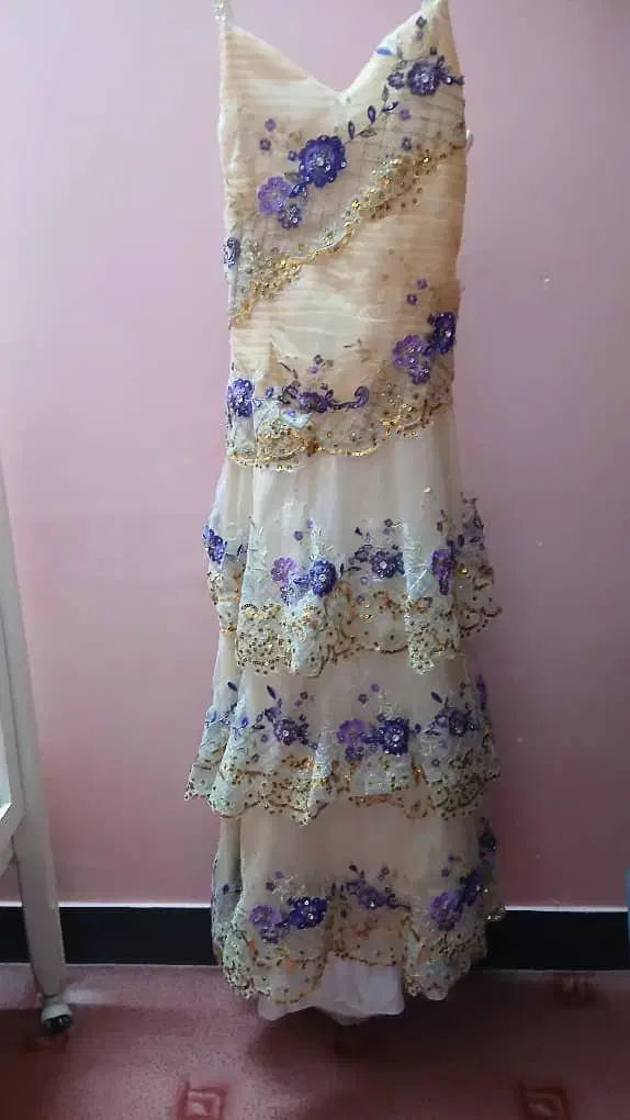 لباس مجلسی|لباس|بستک, |دیوار