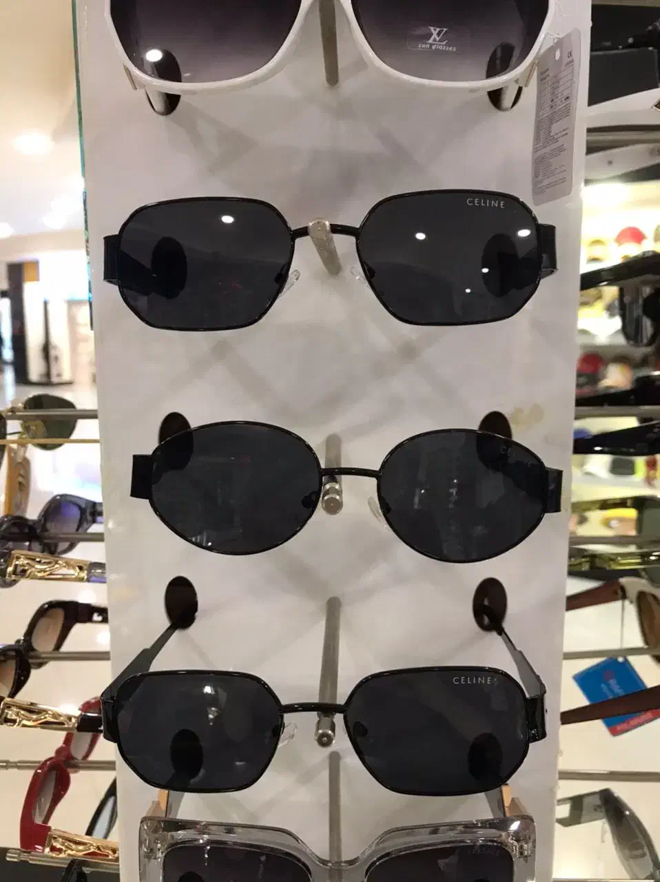 به یک نفر باز نشسته ناز مندیم|استخدام بازاریابی و فروش|کیش, |دیوار