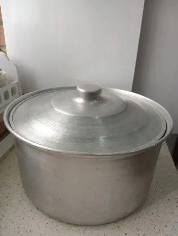 دیگ رویی بزرگ|ظروف پخت‌وپز|رشت, نظری|دیوار