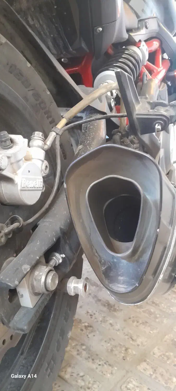 اگزوز قهرمانی اکروپاویچ|قطعات یدکی و لوازم جانبی|فولادشهر, A2|دیوار