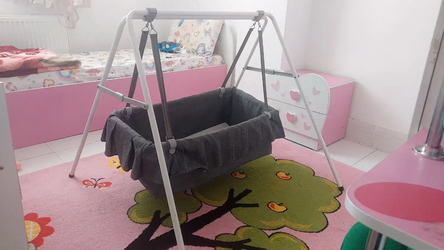 گهواره|تخت و سرویس خواب|قم, پردیسان|دیوار