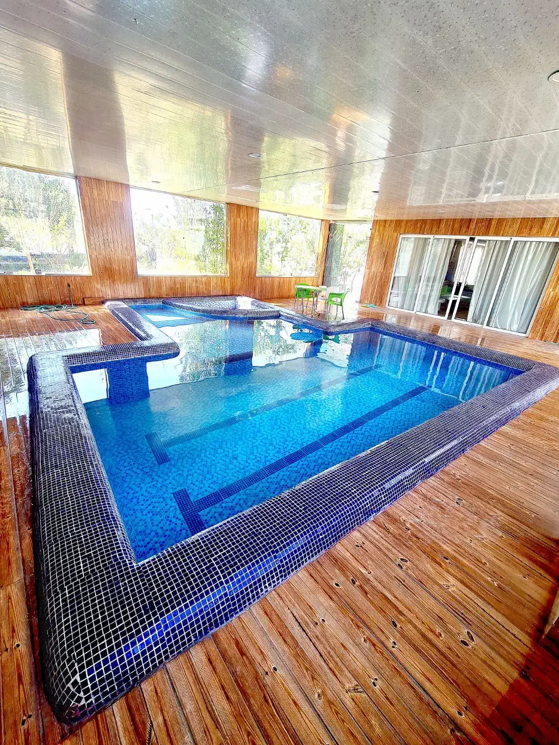 ویلا استخر دار آب گرم|اجارهٔ کوتاه‌مدت ویلا و باغ|اصفهان, پینارت|دیوار