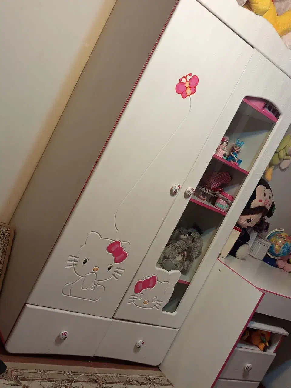 تخت وکمد ژیک(طرح کیتی)کاملا سالم درحدنو|تخت و سرویس خواب|همدان, |دیوار