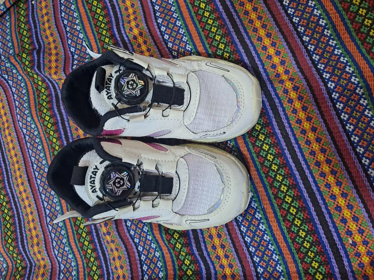 کتونی|کفش و لباس بچه|رشت, آب و برق|دیوار