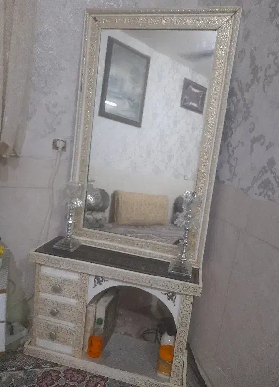 آینه و شمدان|آینه|زابل, |دیوار