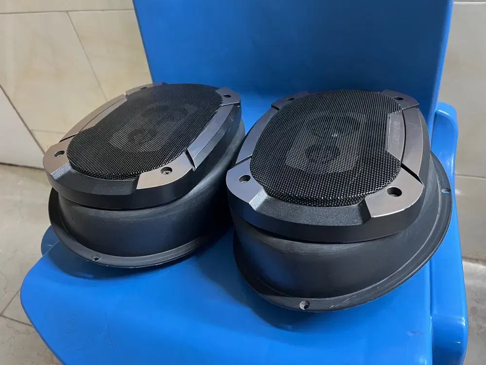 باند|صوتی و تصویری|قائن, |دیوار