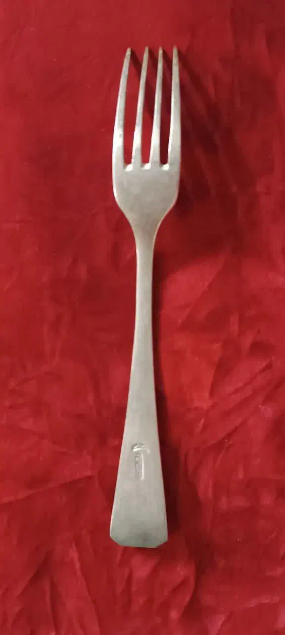 تعدادی چنگال ورشو قدیمی پهلویی همگی مهردار|کلکسیون اشیاء عتیقه|اصفهان, تخت فولاد|دیوار