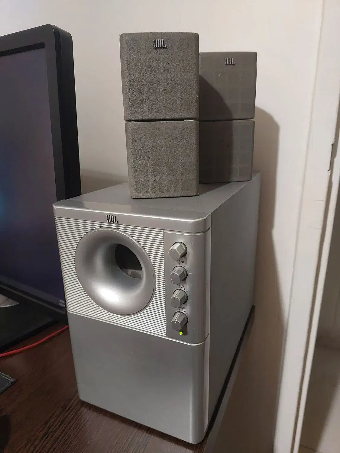 فروش مانیتور Dell 24 IPS و Samsung 2033 اسپیکر JBL|قطعات و لوازم جانبی رایانه|تهران, سهروردی|دیوار