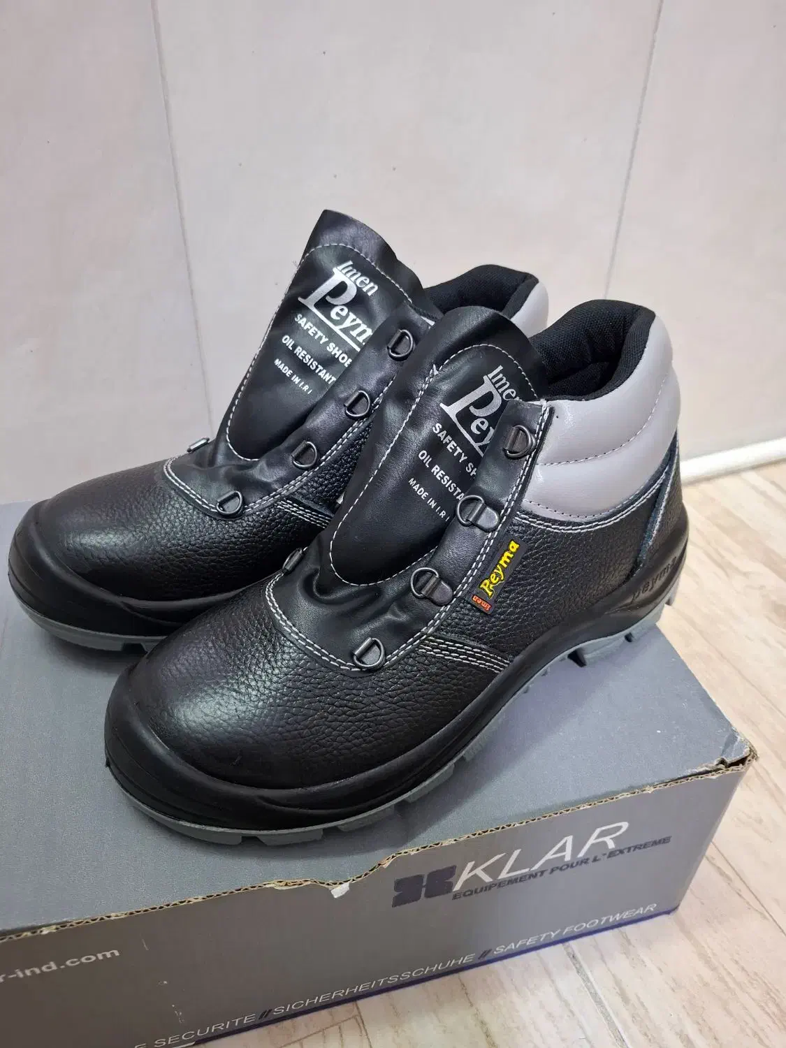 دو جفت کفش کار نو|کیف، کفش، کمربند|بهارستان, |دیوار